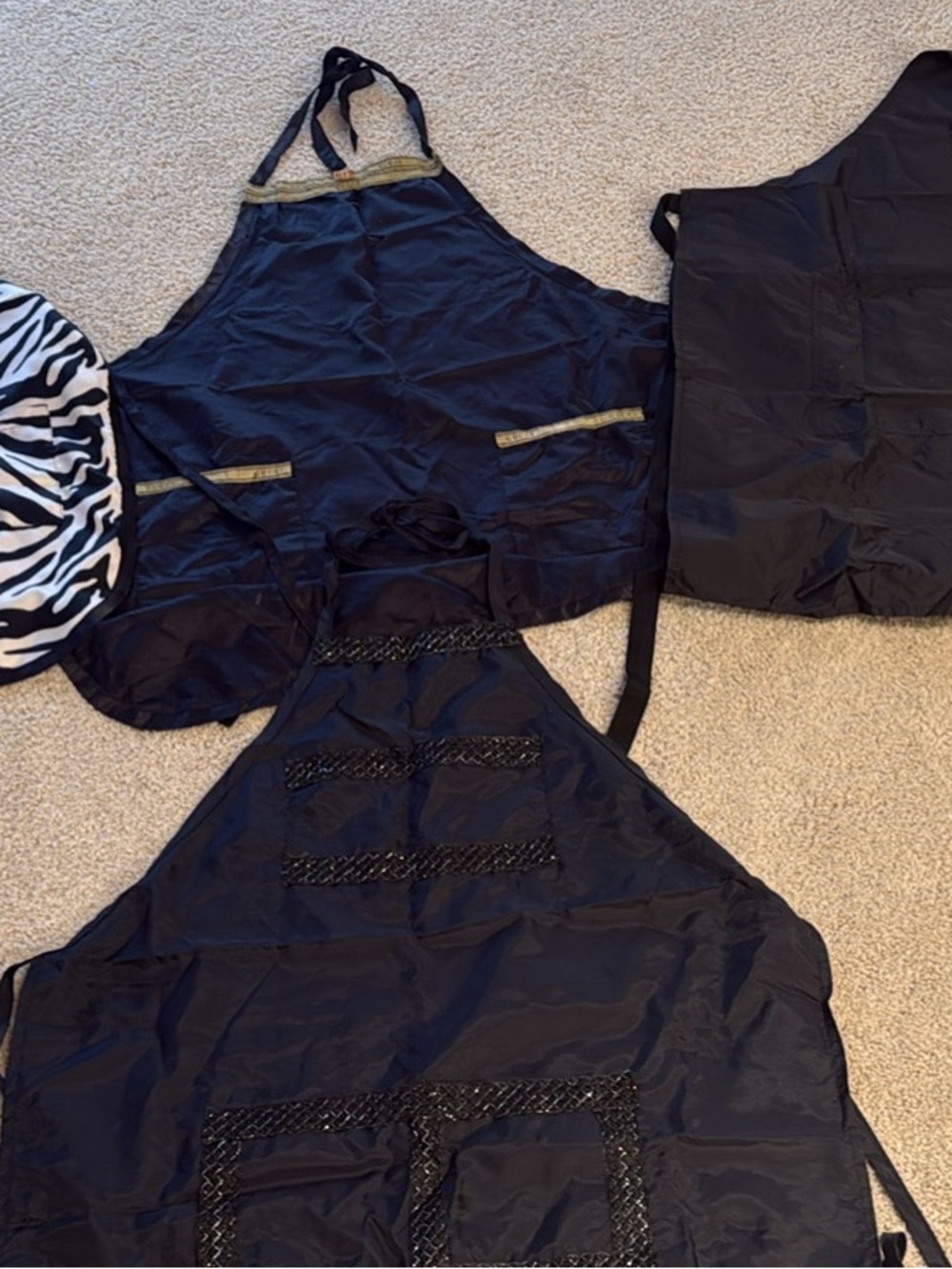 4 hairstylist Aprons